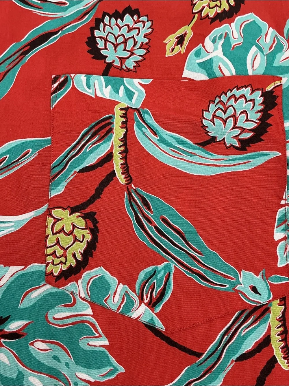 Banana Republic Men’s Red Floral Short-Sleeve Vacation Button-Down Shirt